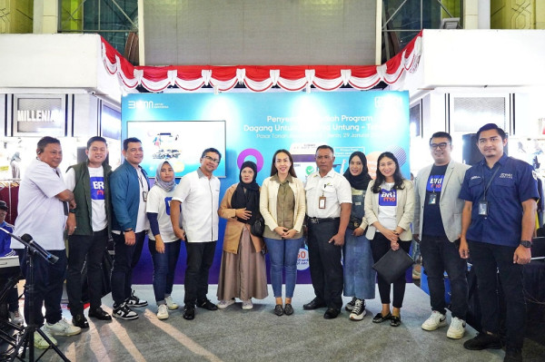 Pedagang dan Pembeli di Pasar Tanah Abang Menang Hadiah Mobil Berkat Pakai EDC dan QRIS BRI