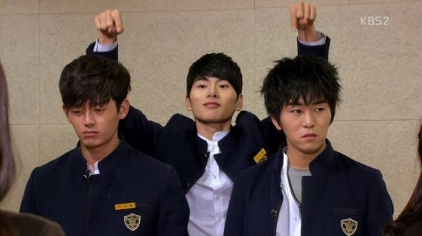 6 Drakor Terpopuler Lee Yi-kyung, Pemeran Min-hwan 'Marry My Husband'