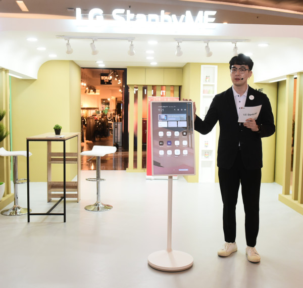LG StanbyMe: Smart TV Portabel 27 Inci yang Bisa Diletakkan di Setiap Ruang Rumah