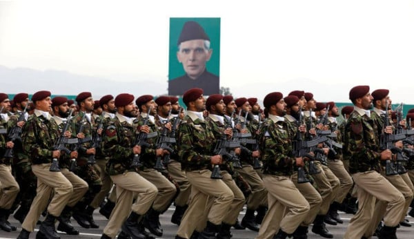 Mampukah Pakistan Melepaskan Diri dari Cengkeraman Militer?