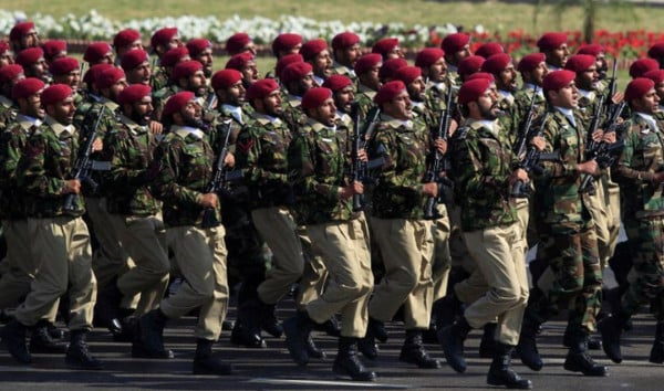 Mampukah Pakistan Melepaskan Diri dari Cengkeraman Militer?