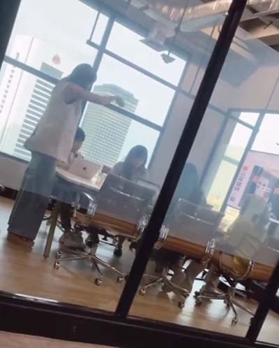 Video Marah-Marah ke Karyawan di Kantor Viral, Luna Maya Sebut Gegara Hasil Kerja yang Jelek