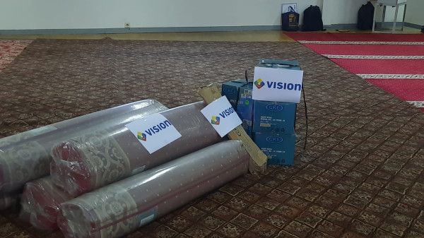 Jumat Berkah, MNC Vision Donasi Karpet dan Kipas Angin ke Masjid Raudhatul Jannah