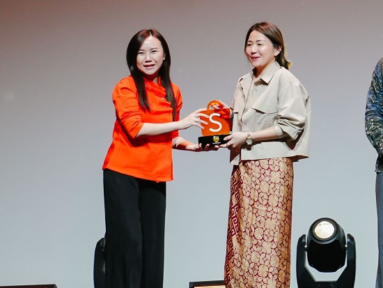Tembus Ekspor, Brand Sepatu Asal Bogor Raih Penghargaan Shopee Super Awards 2023