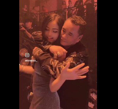 Video Hotman Paris Hutapea Cium Perempuan saat Party Viral, Posisi Tangannya Jadi Sorotan