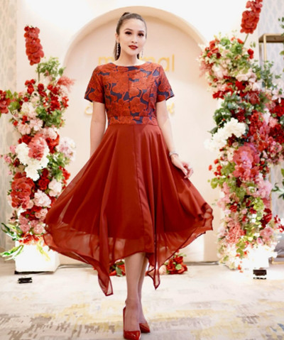 5 Ide Outfit Jelang Imlek ala Selebritas, Bernuansa Merah
