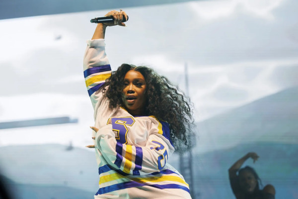 SZA Jadi Penyanyi Muslim Pertama yang Menang Grammy Awards 2024