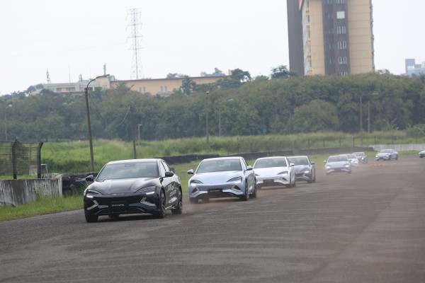 Akselerasi ala Supercar, BYD Seal Melesat 0-100 Km/Jam dalam 3,8 Detik