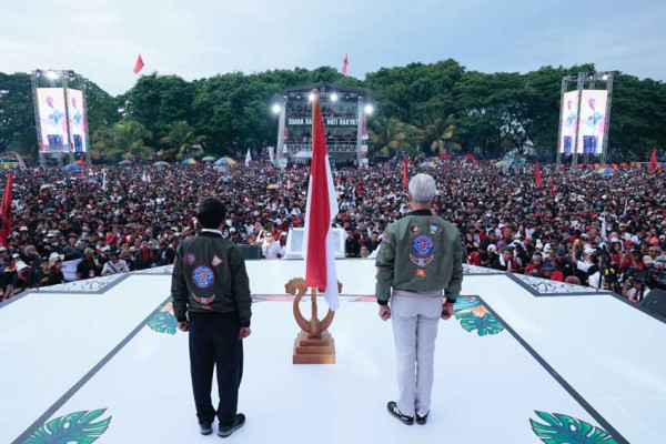 Ganjar 'Terjun Payung' ke Hajatan Rakyat Banyuwangi