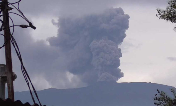 Aktivitas Erupsi Gunung Marapi Meningkat, Warga Diminta Siaga Jauhi Radius 4,5 Km