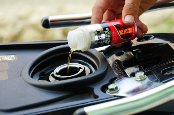 Tips Perawatan Mesin Skutik Agar Performa Optimal: Ganti Oli dan Gunakan Engine Flush