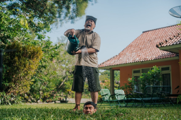CERMIN: Sampai Kapan Falcon Pictures Tidak Percaya Diri dengan Cerita Orisinal?
