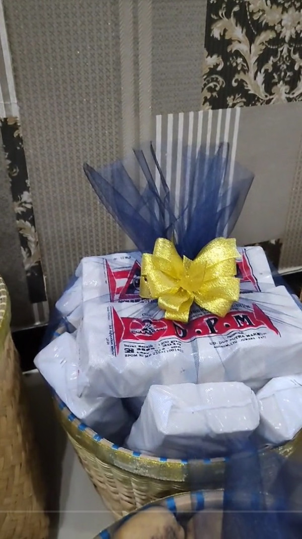 Viral! Hantaran Lamaran Berisi Bumbu Dapur dan Buah, Bisa Buat Modal Buka Warung