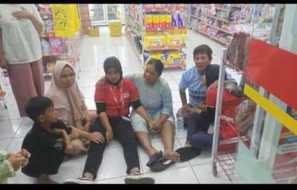 Perampok Bersenpi Satroni Minimarket Indramayu, Gasak Uang Tunai dan Puluhan Bungkus Rokok