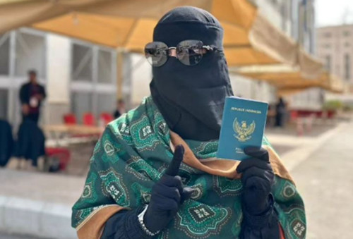 9 Artis Indonesia yang Nyoblos di Luar Negeri, Nomor 7 Sambil Jalan-Jalan