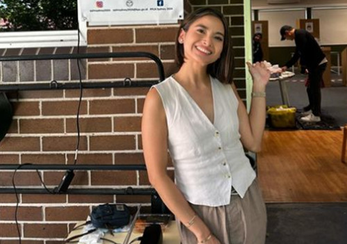 9 Artis Indonesia yang Nyoblos di Luar Negeri, Nomor 7 Sambil Jalan-Jalan