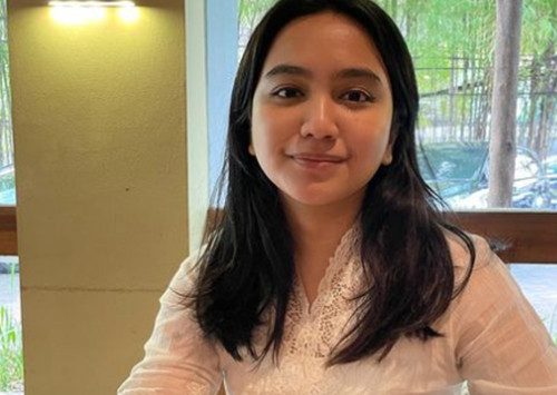 9 Artis Indonesia yang Nyoblos di Luar Negeri, Nomor 7 Sambil Jalan-Jalan