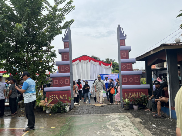 TPS Unik di Depok, Usung Tema Kerajaan Nusantara dan Jemput Pemilih Pakai Odong-odong