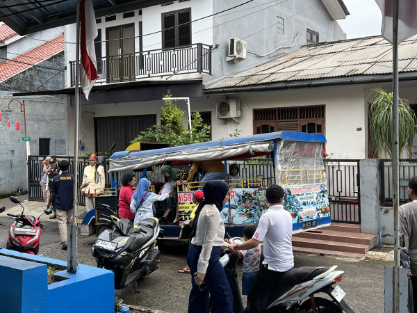 TPS Unik di Depok, Usung Tema Kerajaan Nusantara dan Jemput Pemilih Pakai Odong-odong