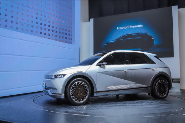 Hyundai Hadirkan 3 Mobil Listrik di IIMS 2024, Ada Ioniq 5 Batik