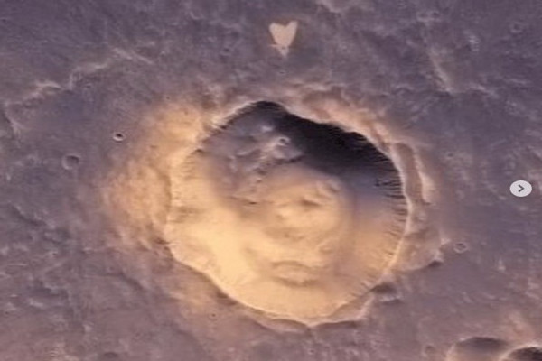 4 Unggahan Hari Valentine dari NASA, Ada Mawar Kosmik hingga Pelukan Hati 