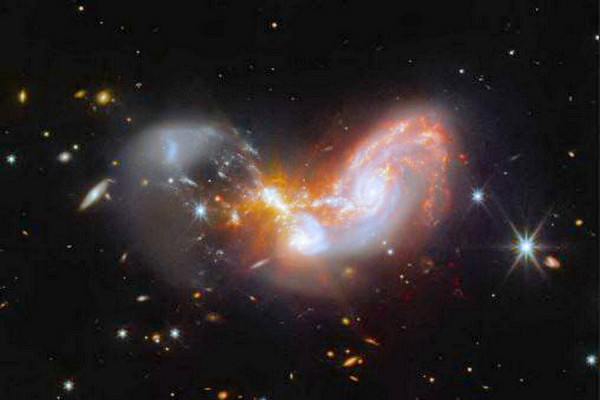 4 Unggahan Hari Valentine dari NASA, Ada Mawar Kosmik hingga Pelukan Hati
