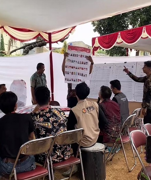 Kocak, Begini Suasana TPS saat Hitung Suara Komeng di Pemilu 2024: Uhuy!