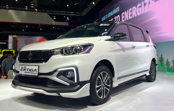 Ini Perbedaan Ertiga Hybrid dan Ertiga Hybrid Cruise, Baca Sebelum Beli!