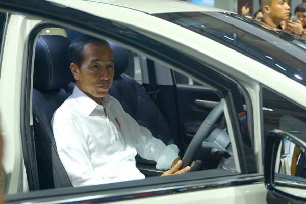 Dijajal Jokowi di IIMS 2024, Ini Spesifikasi dan Kisaran Harga Wuling Cloud EV