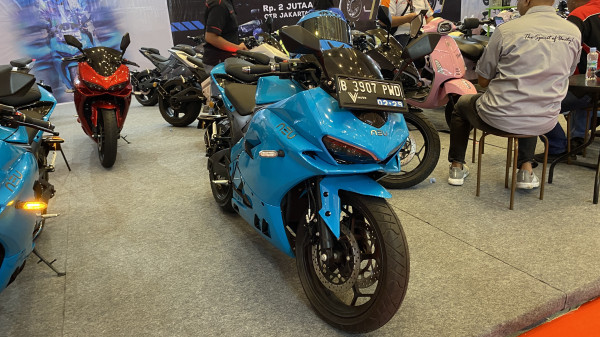 Deretan Motor Baru di IIMS 2024: BMW, Royal Enfield, hingga Skutik dengan Bodi Transparan