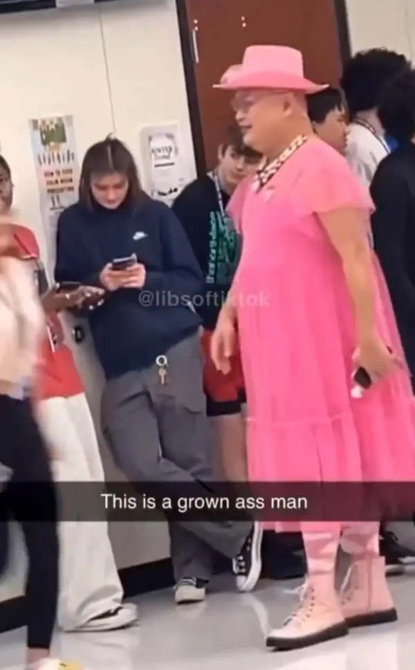 Viral! Pakai Baju Nyentrik, Guru Asal Indonesia di Texas Dilarang Mengajar