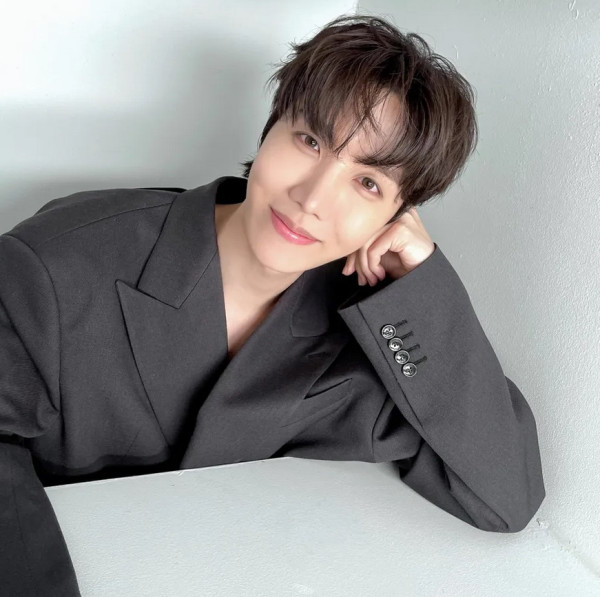 12 Foto Terbaru J-Hope BTS, Beredar di Momen Ulang Tahun ke-30
