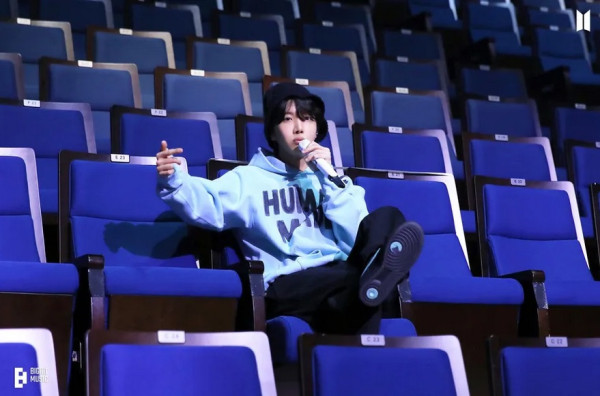 12 Foto Terbaru J-Hope BTS, Beredar di Momen Ulang Tahun ke-30