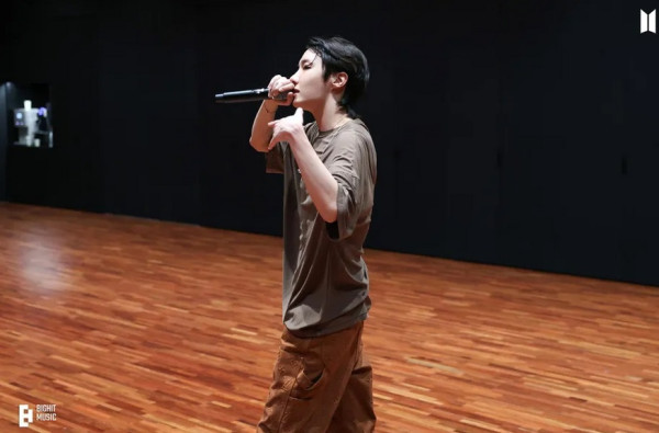 12 Foto Terbaru J-Hope BTS, Beredar di Momen Ulang Tahun ke-30