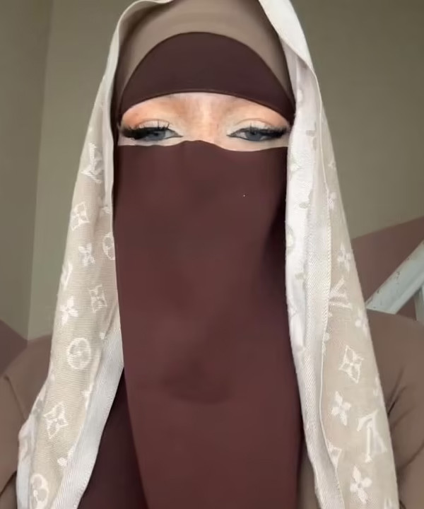Kisah Ibu Muda Inggris: Pemabuk yang Masuk Islam Lalu Mengenakan Niqab