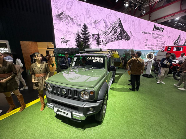 Suzuki Jimny dan Toyota HiAce Tampil Menawan dengan Modifikasi di IIMS 2024