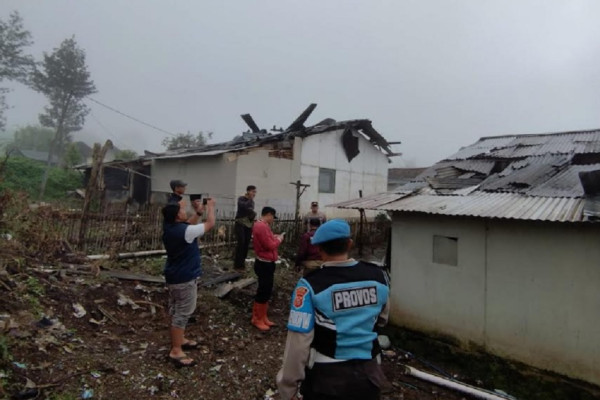 Ini Penampakan Dahsyatnya Dampak Puting Beliung Terjang Kawasan Kertasari Kabupaten Bandung