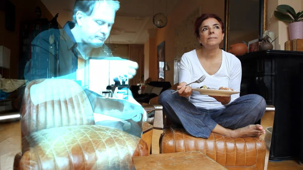 Viral! Wanita Ini Menikah dengan Hologram AI, Resepsi Digelar di Museum