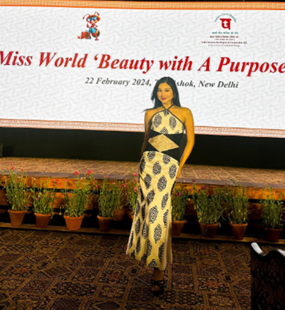 5 Potret Audrey Vanessa Tampil di Presentasi Miss World 2024, Dibalut Gaun Tenun dari Livette