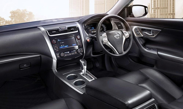 Kelebihan dan Kekurangan Nissan Teana, Sedan Mewah Kaya Fitur Harga Miring