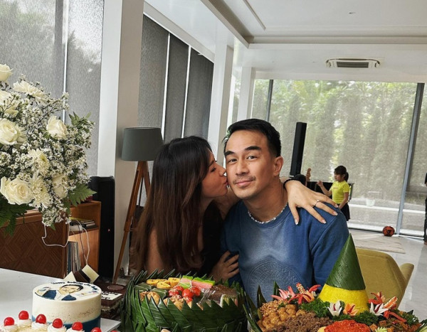 Foto-Foto Julie Taslim Istri Joe Taslim yang Jarang Tersorot, Awet Muda di Usia 40 Tahun