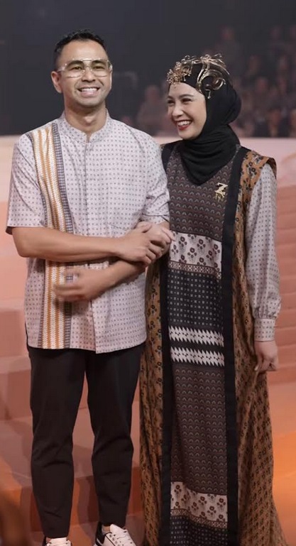 Foto-Foto Nagita Slavina Makin Cantik Kenakan Gamis, Malu-Malu Dekat Raffi Ahmad