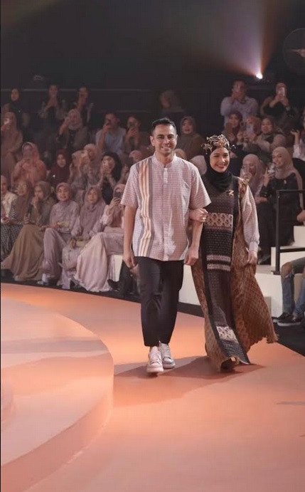 Foto-Foto Nagita Slavina Makin Cantik Kenakan Gamis, Malu-Malu Dekat Raffi Ahmad