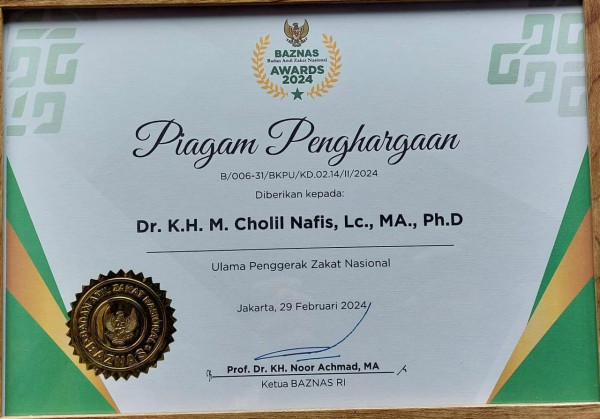 KH Cholil Nafis Dapat Penghargaan Ulama Penggerak Zakat Nasional 2024 dari Baznas
