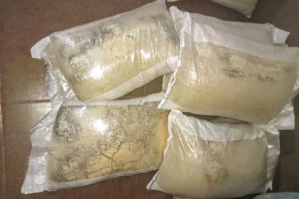Tak Layak Konsumsi, Ratusan Beras Bantuan Pemerintah Ditolak Emak-emak di Kolaka Timur