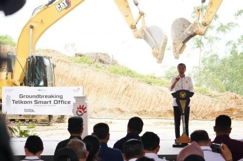 Presiden Joko Widodo Groundbreaking Telkom Smart Office di IKN, Siap Jadi Hub Telekomunikasi Nusantara