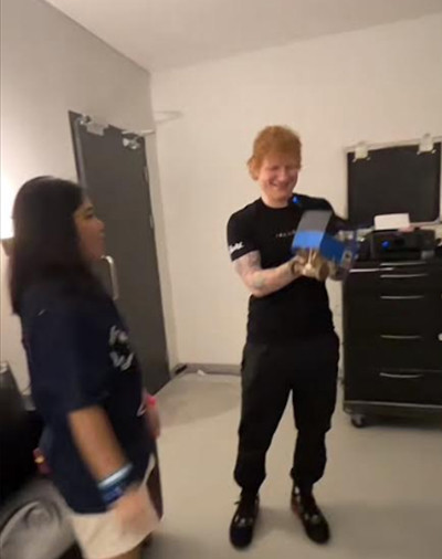 Dapat Hadiah Bajaj Mainan dari TikToker Indonesia, Ed Sheeran: Ini Keren!