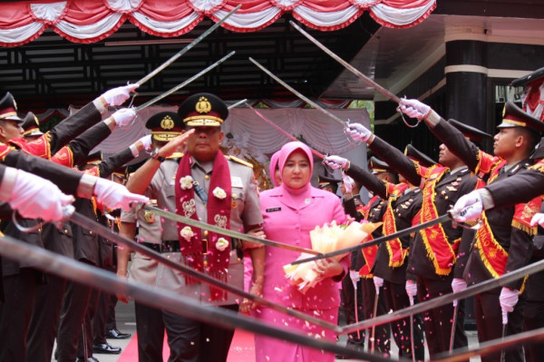 Jejak Karier Irjen Pol Angesta Romano Yoyol, Jenderal yang Berurusan dengan Batu