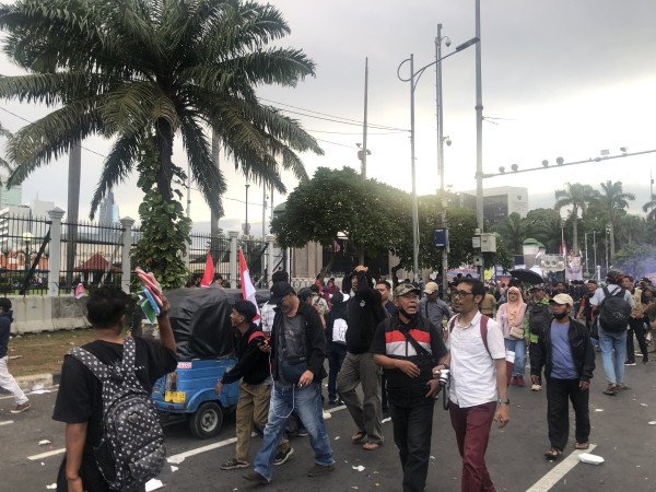 Sejumlah Pendemo Dukung DPR Gulirkan Hak Angket Pingsan