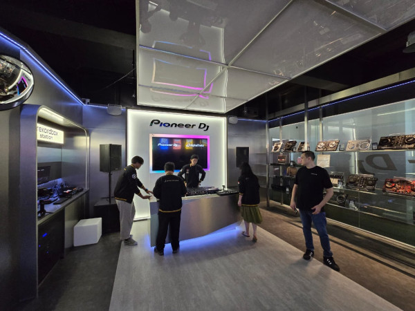 Wujudkan Impian DJ: Pioneer DJ Buka Showroom Lengkap dengan Workshop dan Hands-On Experience